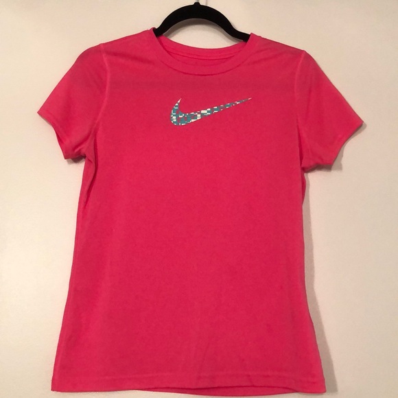 Like-New Girls Hot Pink Nike Top With Logo - Picture 1 of 4